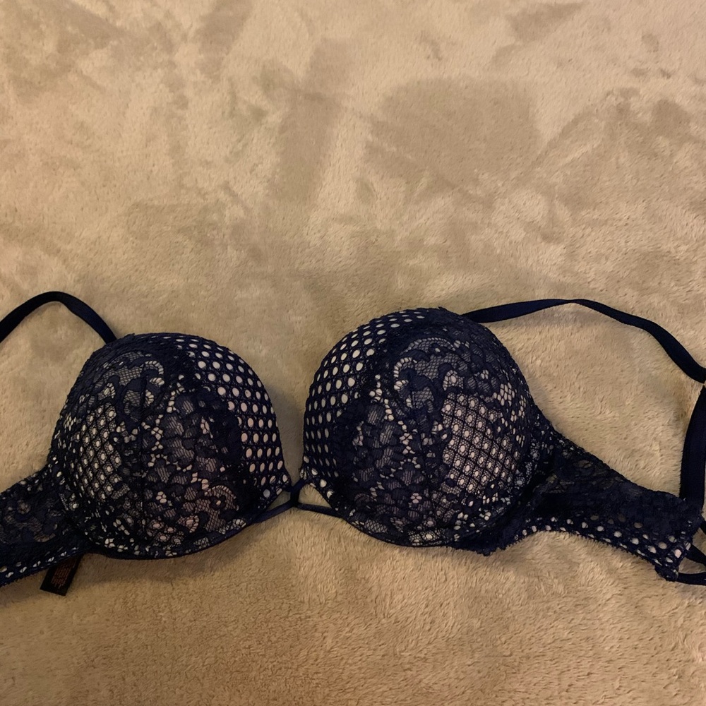 Victoria’s Secret bombshell bra 32C